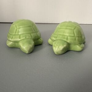 DEI Sea Turtle Ceramic Salt And Pepper Shaker Set, Light Green Color New In Box